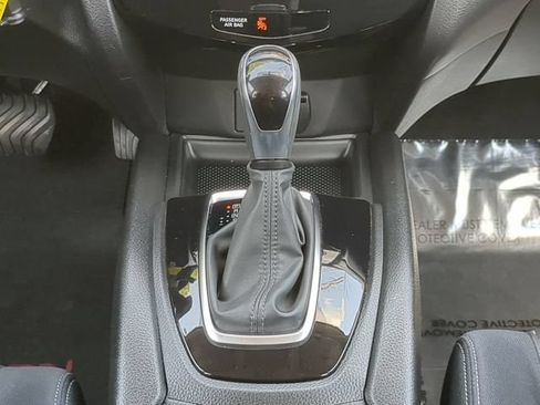 Used 2017 Nissan Rogue S AWD/4WD image 18