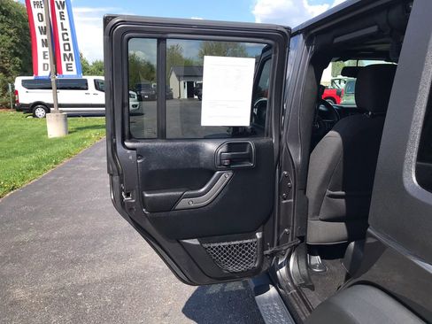 Used 2017 Jeep Wrangler Unlimited Sport w/ Quick Order Package 24S AWD/4WD image 28