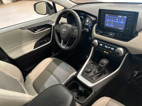 Certified 2020 Toyota RAV4 XLE w/ Convenience Package AWD/4WD image 36