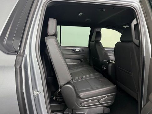 Used 2026 Chevrolet Suburban RST RWD image 25