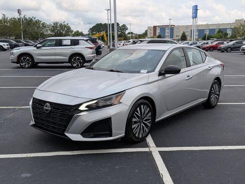 Used 2024 Nissan Altima 2.5 SV FWD image 7