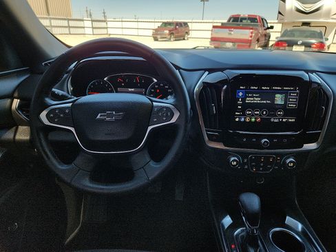 Used 2023 Chevrolet Traverse LT FWD image 10