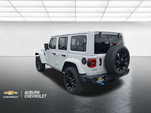 Used 2024 Jeep Wrangler Unlimited Sahara AWD/4WD image 5