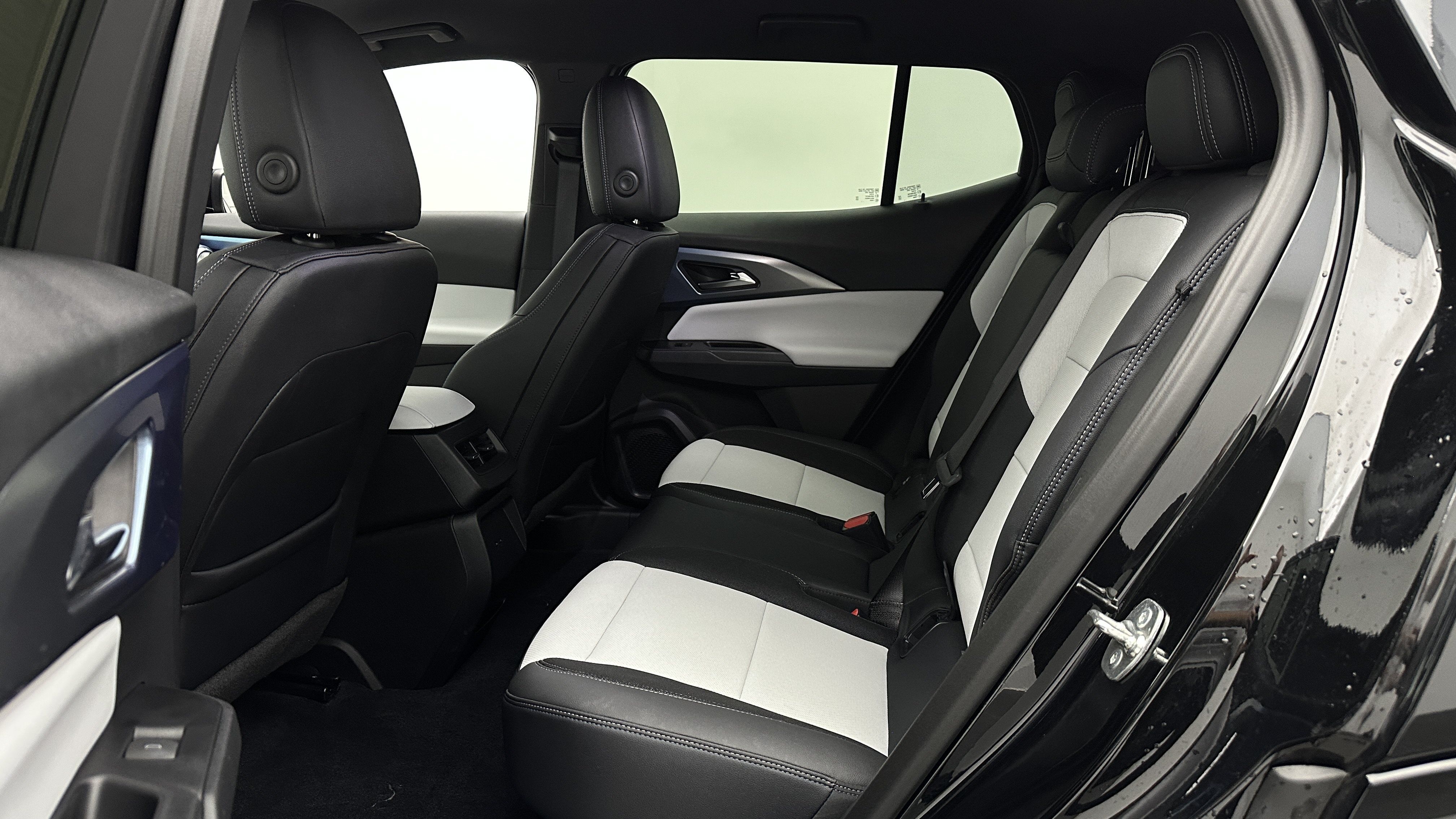Used 2024 Chevrolet Equinox EV LT FWD image 29