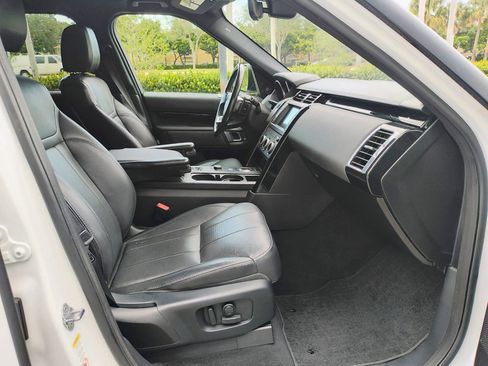 Used 2017 Land Rover Discovery SE image 17