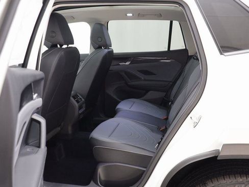 New 2025 Volkswagen Tiguan SE w/ Panoramic Sunroof Package image 13