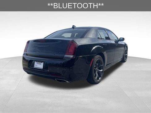 Used 2022 Chrysler 300 Touring L image 6
