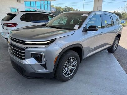 Used 2025 Chevrolet Traverse LT