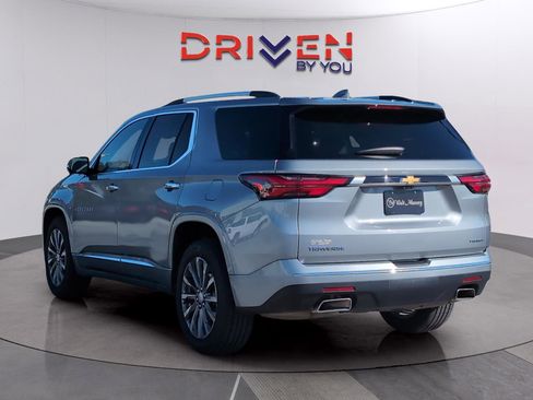 Used 2023 Chevrolet Traverse Premier image 3