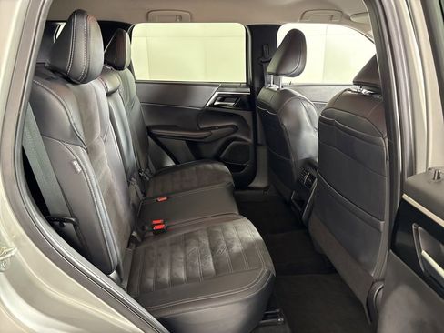 Used 2024 Mitsubishi Outlander SE image 24