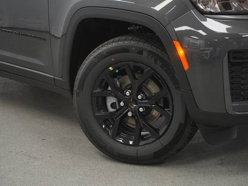 New 2026 Jeep Grand Cherokee Altitude AWD/4WD image 4