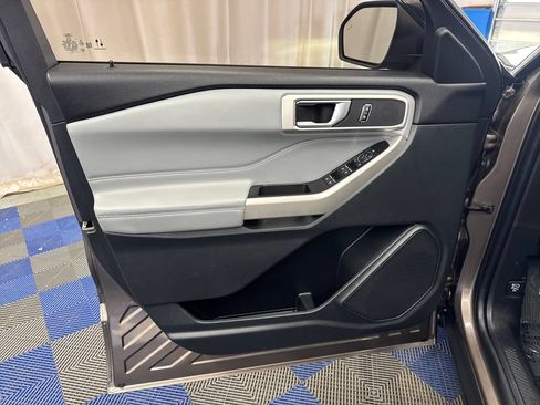 Used 2021 Ford Explorer XLT w/ Equipment Group 202A AWD/4WD image 11