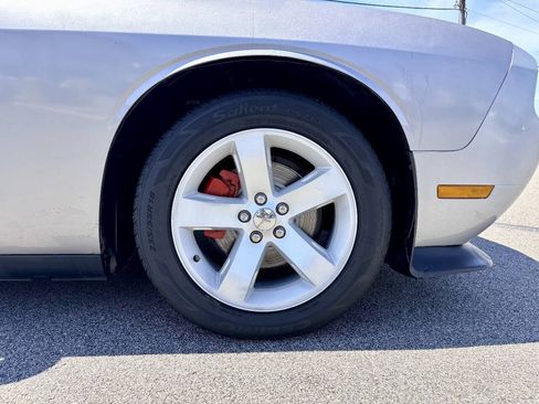 Used 2014 Dodge Challenger SXT RWD image 29