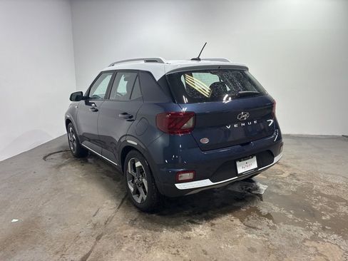 Used 2025 Hyundai Venue Limited image 4