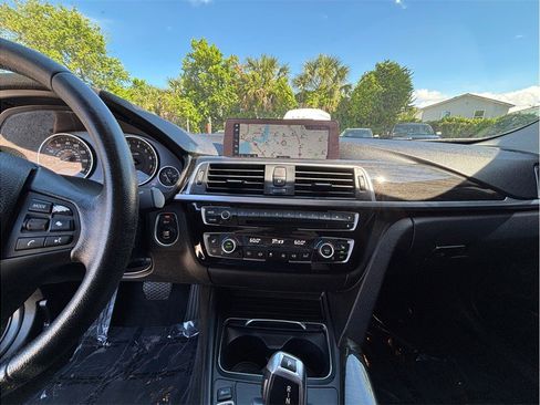 Used 2018 BMW 320i Sedan RWD image 11