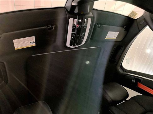 Used 2025 Porsche Macan image 25