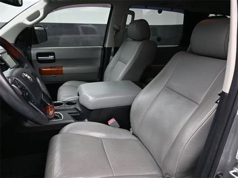 Certified 2020 Toyota Sequoia Platinum image 31