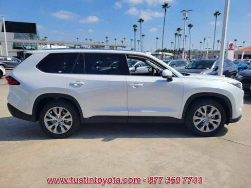 Certified 2024 Toyota Grand Highlander FWD image 3