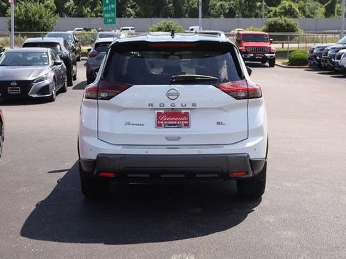 Certified 2025 Nissan Rogue SL w/ SL Premium Package FWD image 6