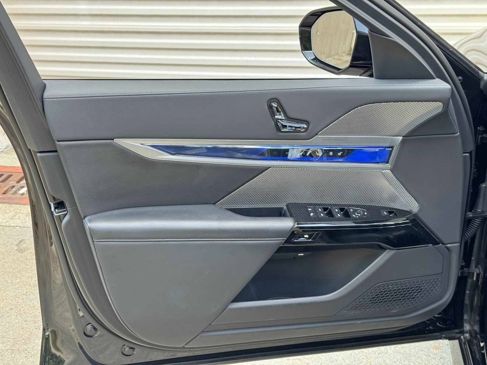 Used 2023 BMW 740i w/ Parking Assistance Package RWD image 46
