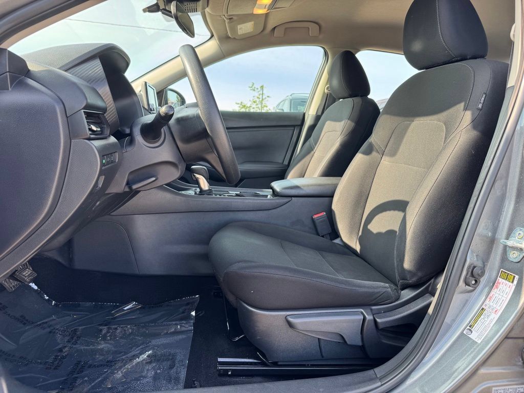 Used 2024 Nissan Sentra S FWD image 6