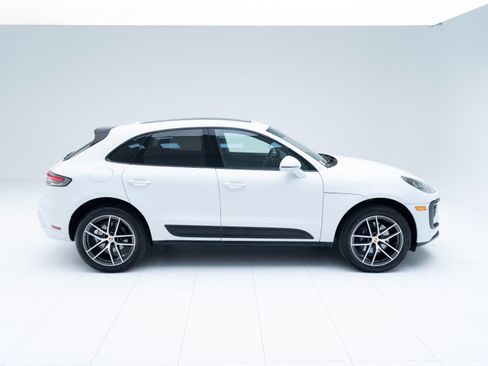 Certified 2025 Porsche Macan image 8