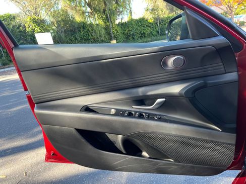 Used 2025 Hyundai Elantra SEL image 20