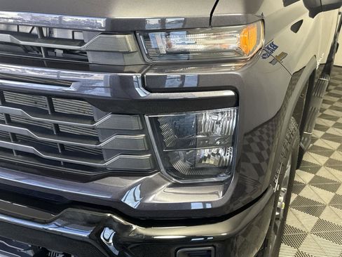 Used 2024 Chevrolet Silverado 2500 Custom w/ Custom Convenience Package image 9
