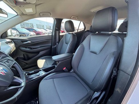 Used 2025 Buick Encore GX Preferred AWD/4WD image 28
