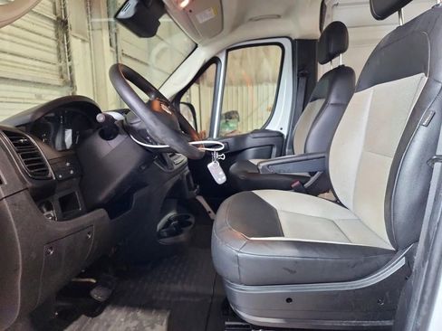Used 2024 RAM ProMaster 2500 w/ Convenience Group FWD image 4