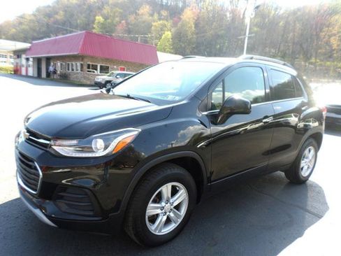 Used 2019 Chevrolet Trax LT w/ LT Convenience Package image 3
