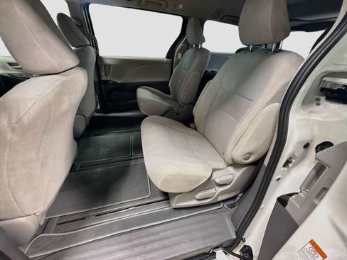 Used 2020 Toyota Sienna L FWD image 22