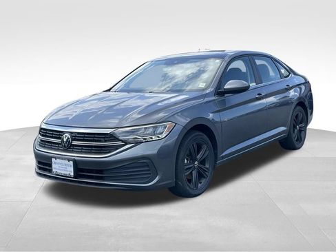 Certified 2023 Volkswagen Jetta SE w/ Panoramic Sunroof Package FWD image 2