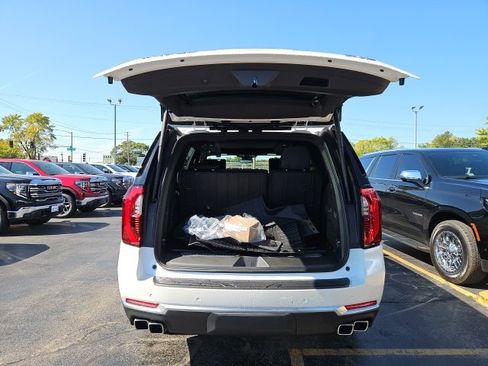 New 2025 GMC Yukon Denali w/ Denali Reserve Package image 6