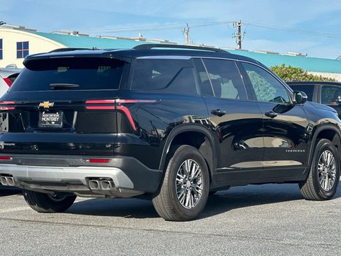 Used 2024 Chevrolet Traverse LT image 5
