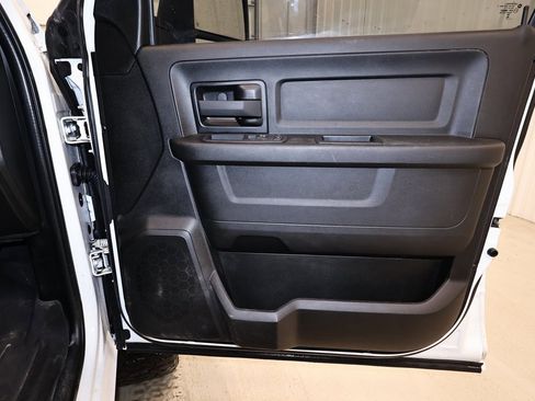 Used 2024 RAM 2500 Tradesman w/ Chrome Appearance Group image 17