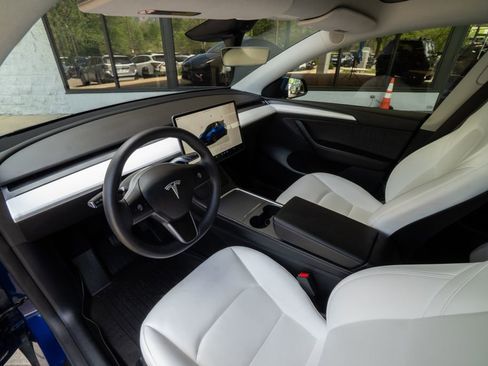 Used 2024 Tesla Model Y Long Range AWD/4WD image 9
