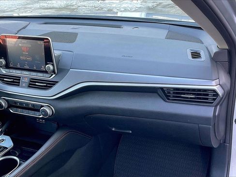 Used 2024 Nissan Altima 2.5 SR image 16