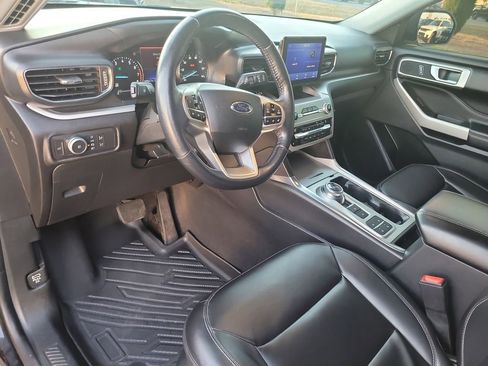 Used 2021 Ford Explorer XLT w/ Equipment Group 202A image 17