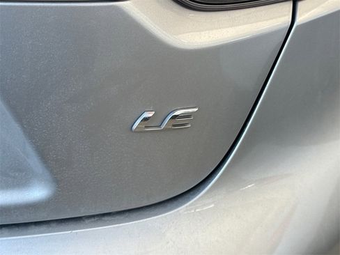 Used 2021 Toyota Corolla LE image 9