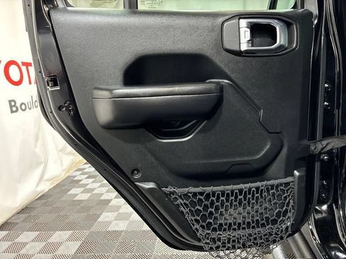 Used 2018 Jeep Wrangler Unlimited Rubicon AWD/4WD image 16