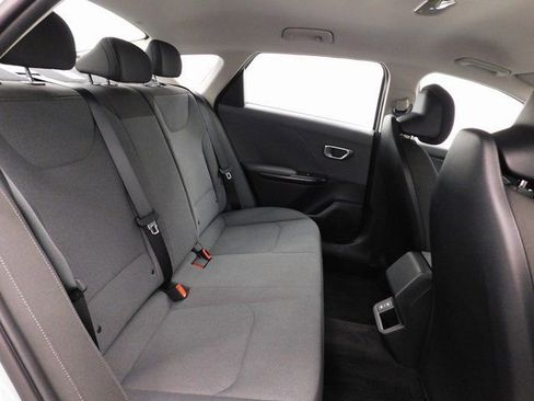 Used 2025 Kia K4 LXS image 30