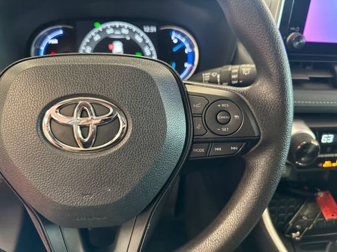 Used 2025 Toyota RAV4 XLE AWD/4WD image 21