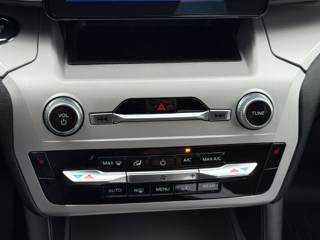 Certified 2023 Ford Explorer XLT AWD/4WD image 12