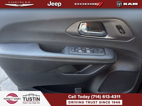 New 2026 Chrysler Pacifica Select FWD image 20
