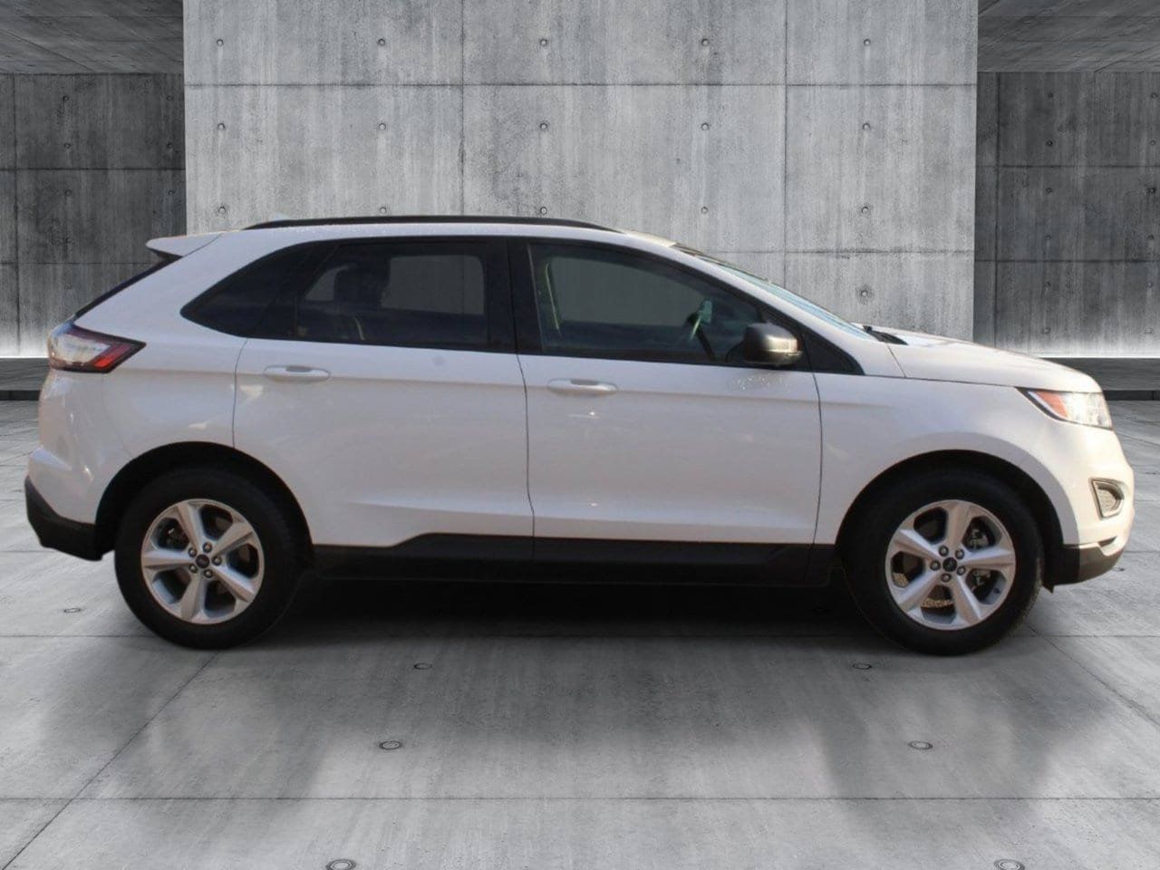 Used 2017 Ford Edge SE FWD image 6
