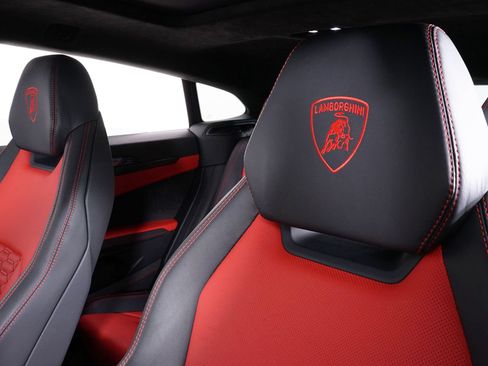 Used 2022 Lamborghini Urus AWD/4WD image 26