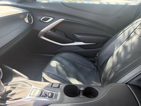 Used 2019 Chevrolet Camaro SS RWD image 5