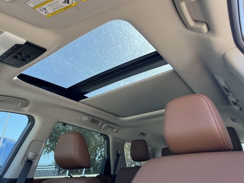 New 2026 Nissan Pathfinder Platinum FWD image 14