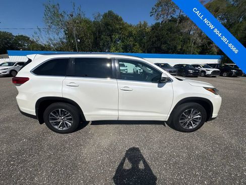 Used 2017 Toyota Highlander XLE AWD/4WD image 4